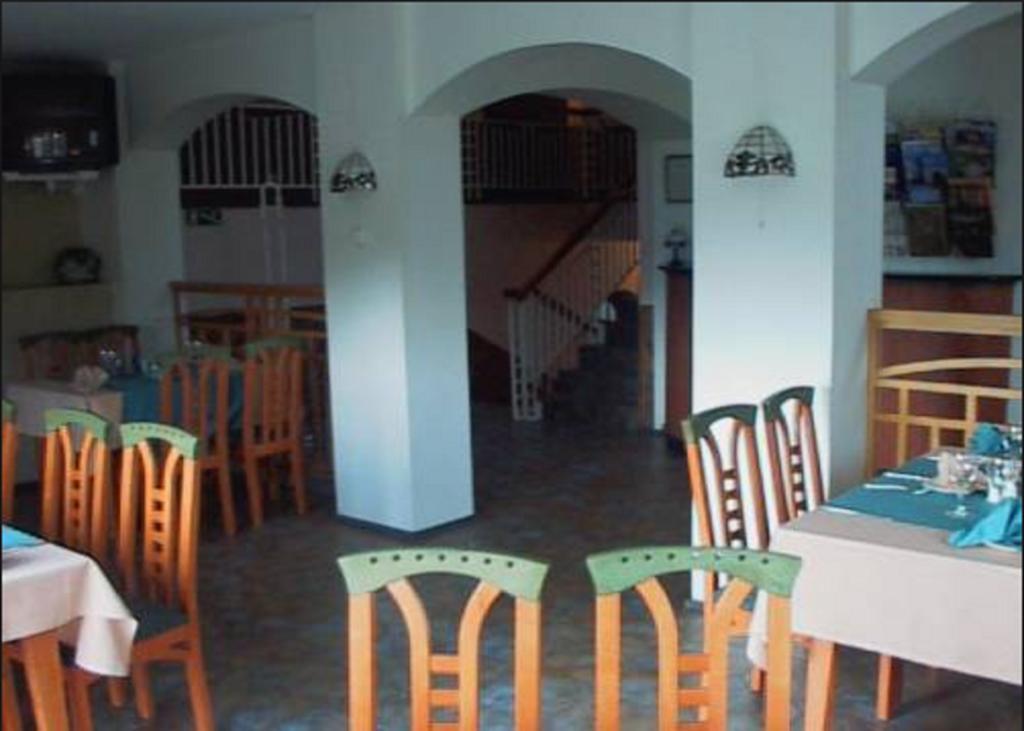 Hotell De Tolly Tõrve Exteriör bild